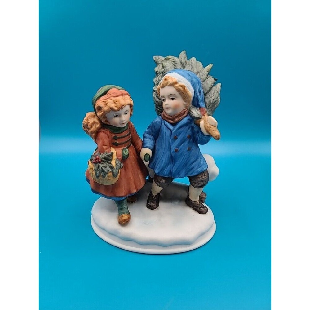 Avon Christmas Memories 1981 Figurine Sharing the Christmas Spirit Porcelain